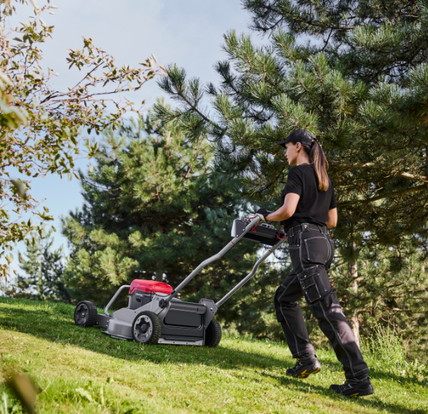 Tondeuse professionnelle tractée – 76 cm – 82V