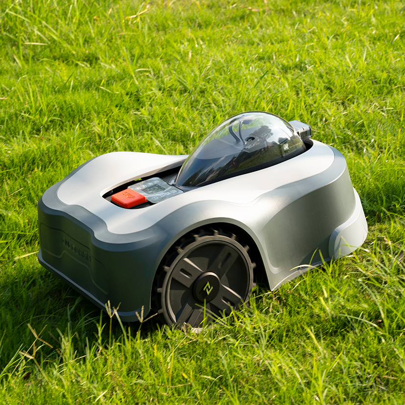 NOVABOT Robot tondeuse N2000 - 5000m² - GPS - sans câble - noir - En Stock